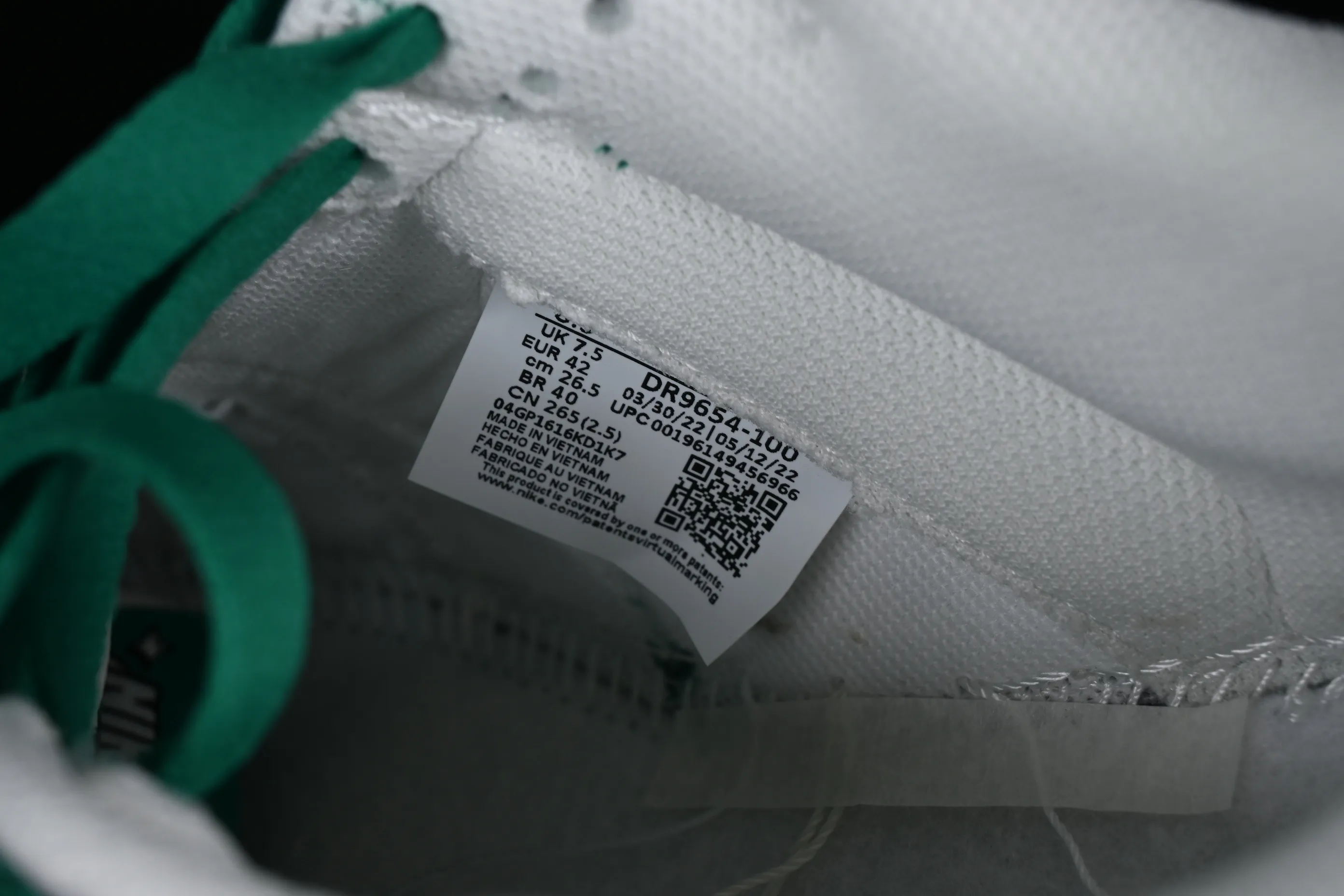 All Categories Nk SB Dunk Series Nk SB Dunk Low Low-top Sneakers Nk SB Dunk Low "Lottery" Heineken Color SB Smashed Backboard Fashion Casual Sneakers DR9654-100